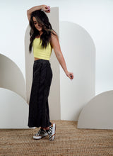 Load image into Gallery viewer, Sunshine Daisies Crop Tank