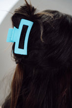 Load image into Gallery viewer, Baby Blue Hair Claw
