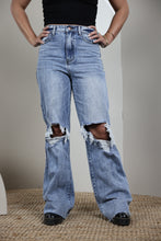 Load image into Gallery viewer, It Girl Jeans
